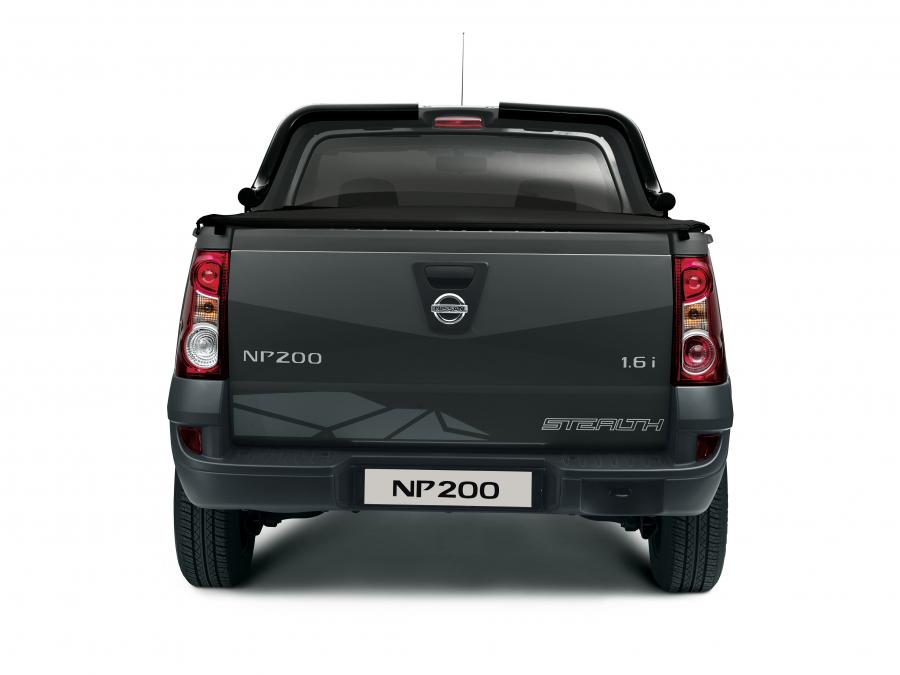  Nissan NP200 Stealth 2015 года  (фото 13 из 16)